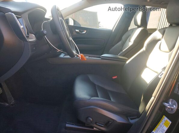 YV4L12RW7P1239298 2023 VOLVO XC60 Black Widok wnętrza z przodu