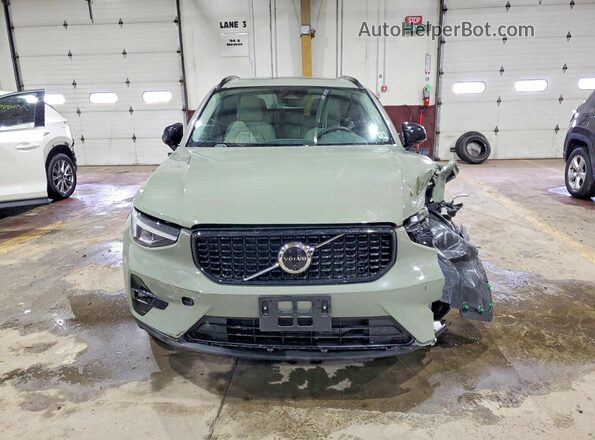 YV4L12UC4S2592811 2025 VOLVO XC40 Gray Widok z przodu
