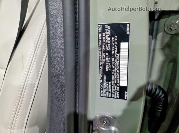 YV4L12UC4S2592811 2025 VOLVO XC40 Gray Widok wnętrza 360 stopni