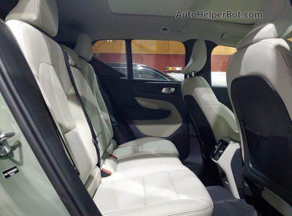 YV4L12UC4S2592811 2025 VOLVO XC40 Gray Widok wnętrza z tyłu