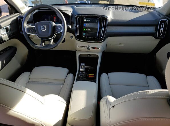 YV4L12UC7S2491410 2025 VOLVO XC40 Белый Вид панели приборов