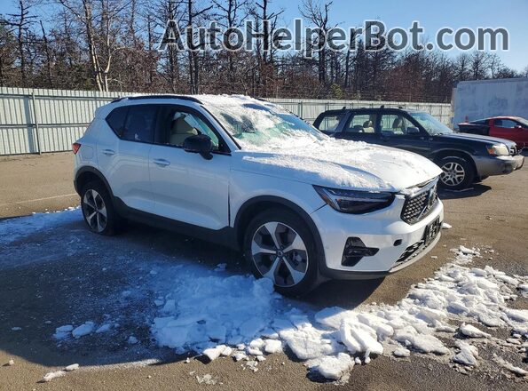 YV4L12UC8S2472302 2025 VOLVO XC40 Белый Передняя правая четверть