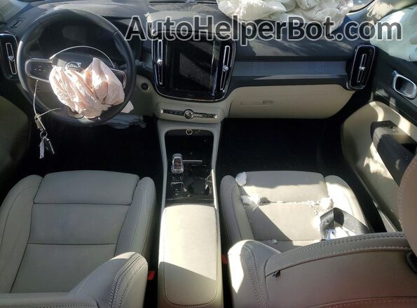 YV4L12UC8S2472302 2025 VOLVO XC40 Белый Вид панели приборов