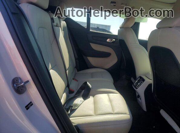 YV4L12UC8S2472302 2025 VOLVO XC40 Белый Вид задней части салона