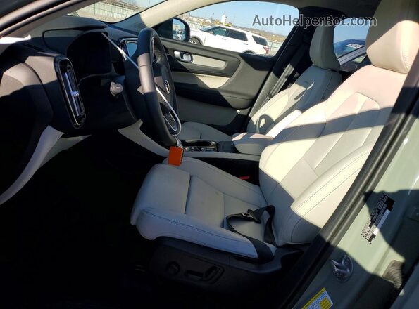 YV4L12UE4S2547336 2025 VOLVO XC40 Green Widok wnętrza z przodu