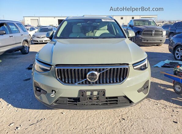 YV4L12UE4S2547336 2025 VOLVO XC40 Green Widok z przodu
