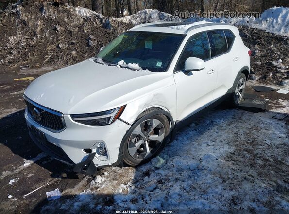YV4L12UE9S2516390 2025 VOLVO XC40 Белый Вид спереди
