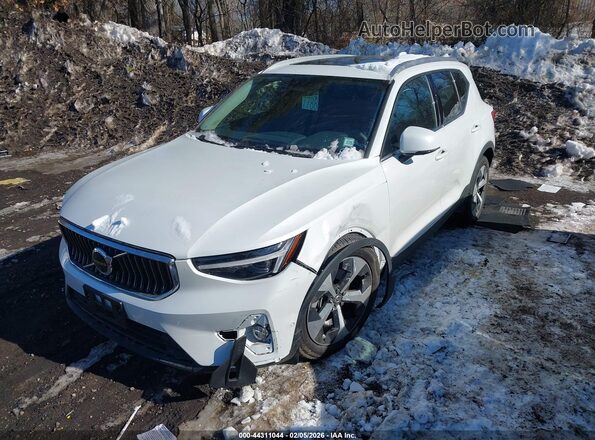 YV4L12UE9S2516390 2025 VOLVO XC40 Белый Передняя левая четверть