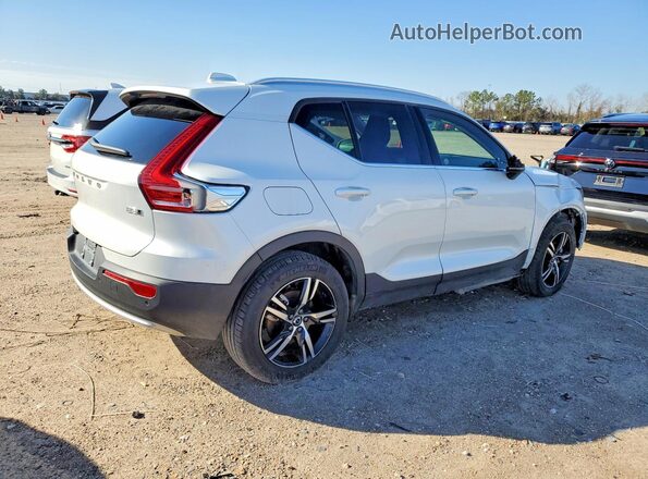 YV4L12UJ5S2576650 2025 VOLVO XC40 Белый Задняя правая четверть