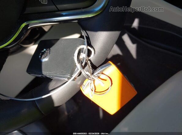 YV4L12UN0P2913770 2023 VOLVO XC40 Белый Вид панели приборов