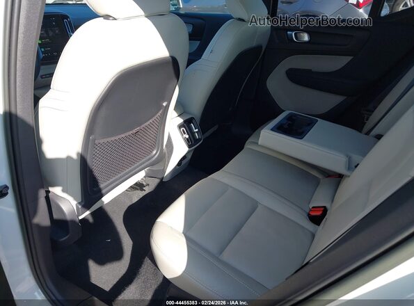 YV4L12UN0P2913770 2023 VOLVO XC40 Белый Вид наклейки с VIN-кодом