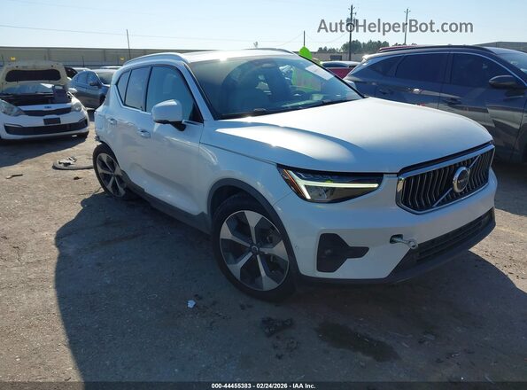 YV4L12UN0P2913770 2023 VOLVO XC40 Белый Передняя правая четверть