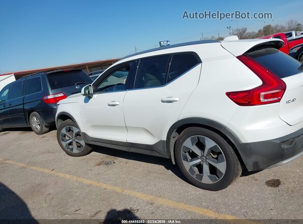YV4L12UN0P2913770 2023 VOLVO XC40 Белый Панорамный вид салона 360°