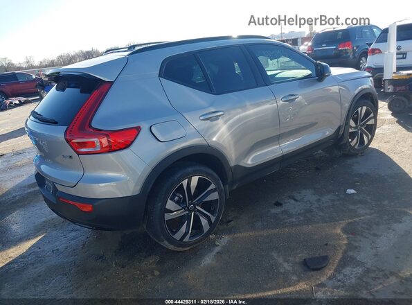 YV4L12UX0P2075032 2023 VOLVO XC40 Серебряный Задняя правая четверть