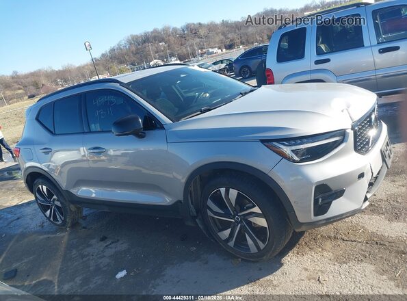 YV4L12UX0P2075032 2023 VOLVO XC40 Серебряный Вид задней части салона