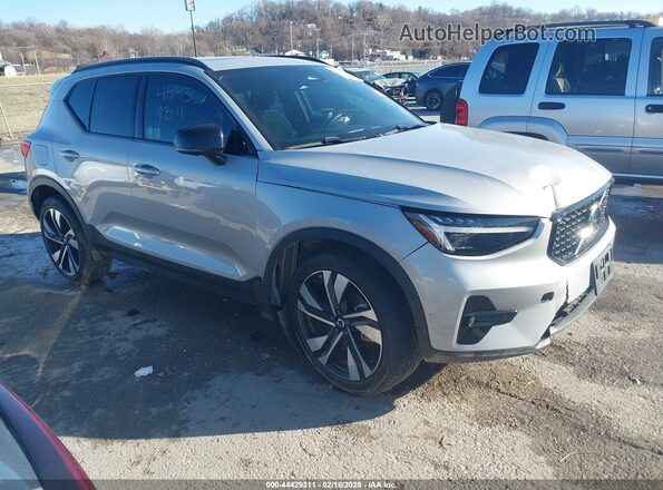 YV4L12UX0P2075032 2023 VOLVO XC40 Серебряный Передняя правая четверть
