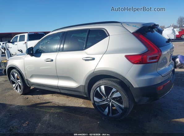 YV4L12UX0P2075032 2023 VOLVO XC40 Серебряный Панорамный вид салона 360°