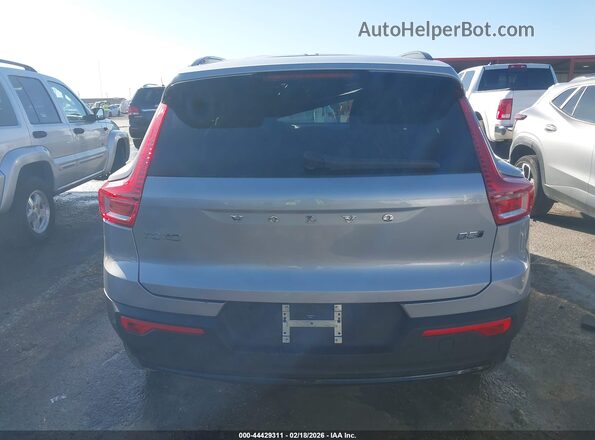 YV4L12UX0P2075032 2023 VOLVO XC40 Серебряный 