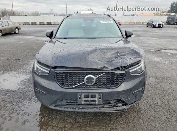 YV4L12UX0P2099055 2023 VOLVO XC40 Черный Вид спереди