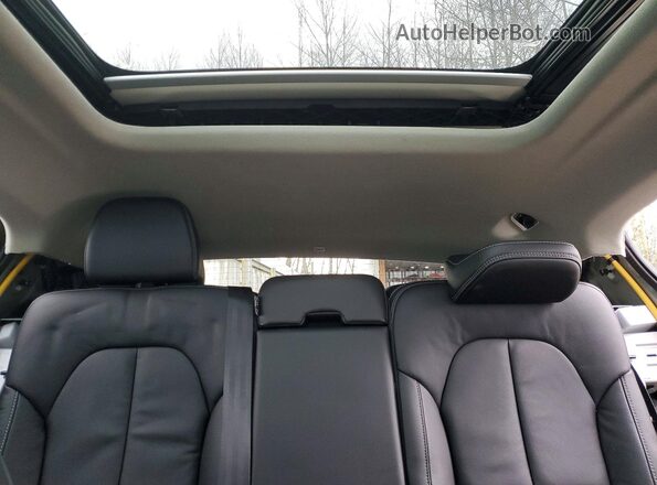 YV4L12UX2P2002969 2023 VOLVO XC40 Silver Widok tylnych siedzeń