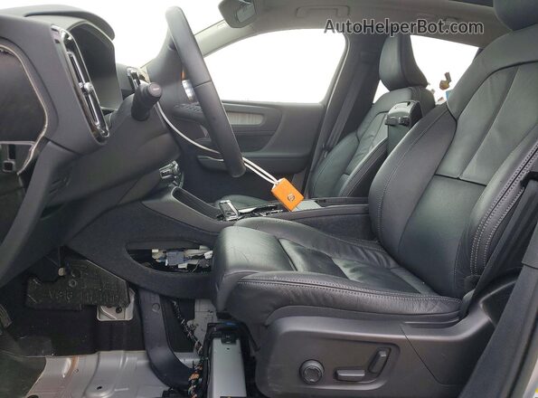 YV4L12UX2P2002969 2023 VOLVO XC40 Silver Widok wnętrza z przodu