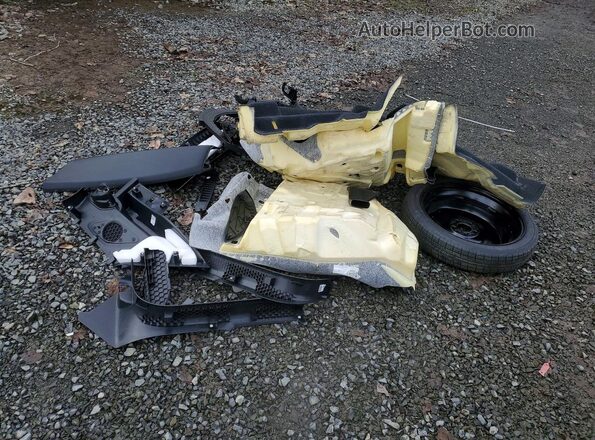 YV4L12UX2P2002969 2023 VOLVO XC40 Silver Widok naklejki z numerem VIN