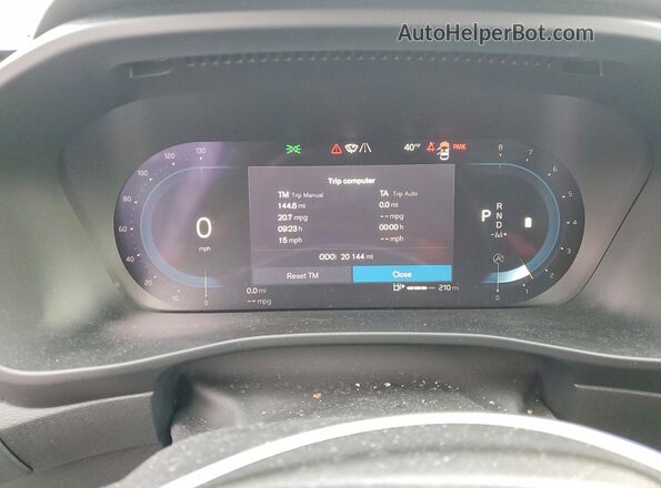 YV4L12UX2P2002969 2023 VOLVO XC40 Silver Widok zestawu wskaźników