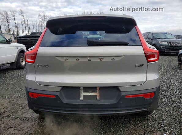 YV4L12UX2P2002969 2023 VOLVO XC40 Silver Widok z tyłu