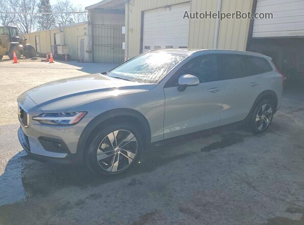 YV4L12WK7S2147595 2025 VOLVO V60 Серебряный Передняя левая четверть