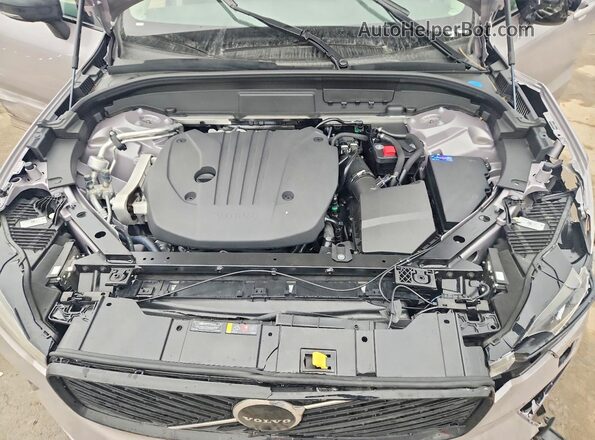 YV4M12RC4T1422825 2026 VOLVO XC60 Silver Vista del compartimento del motor