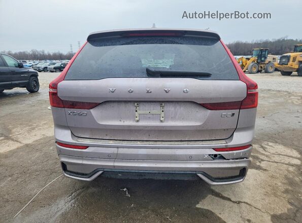 YV4M12RC4T1422825 2026 VOLVO XC60 Silver Vista trasera