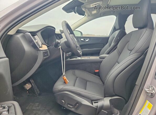 YV4M12RC4T1422825 2026 VOLVO XC60 Silver Vista interior delantera