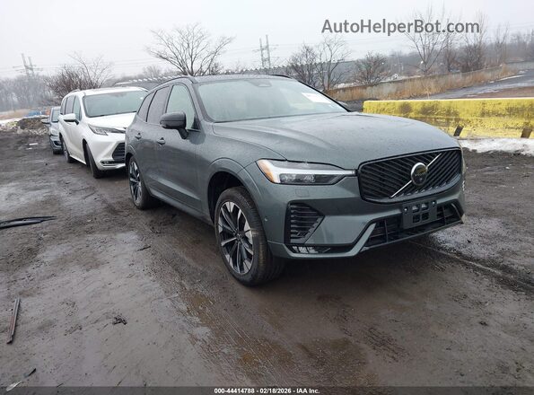 YV4M12RC7T1367027 2026 VOLVO XC60 Зеленый Передняя правая четверть