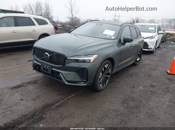 YV4M12RC7T1367027 2026 VOLVO XC60 Зеленый Передняя левая четверть