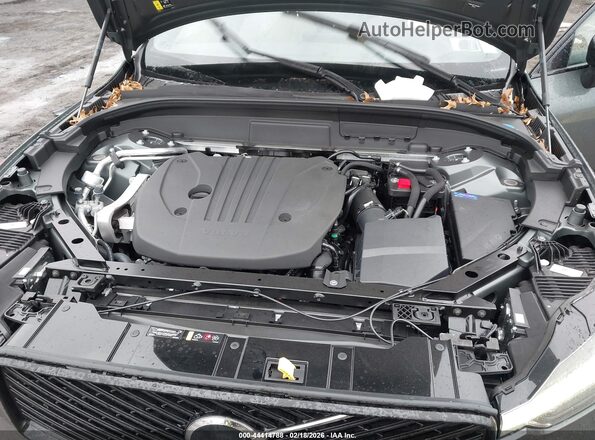 YV4M12RC7T1367027 2026 VOLVO XC60 Зеленый Вид сзади