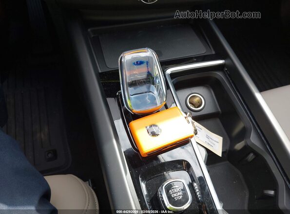 YV4M12RCXT1375185 2026 VOLVO XC60 Blue Вид панелі приладів