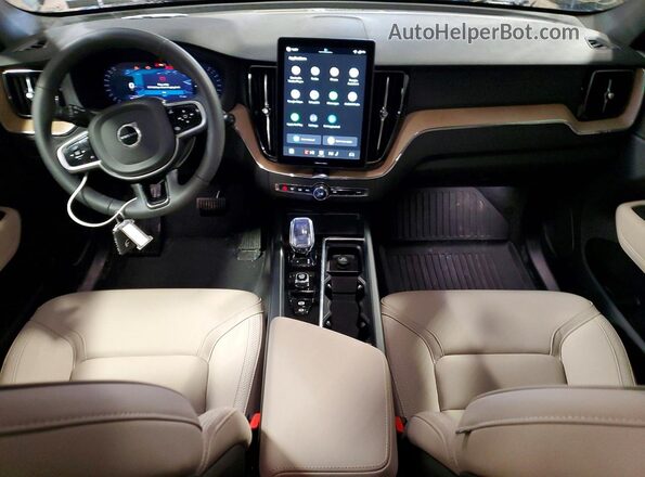 YV4M12RCXT1414521 2026 VOLVO XC60 Синий Вид панели приборов