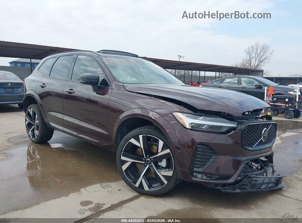 YV4M12RM0T1388083 2026 VOLVO XC60 Бордовый Передняя правая четверть