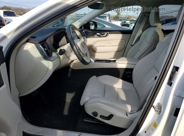 YV4M12RM5S1222284 2025 VOLVO XC60 Белый Вид салона спереди