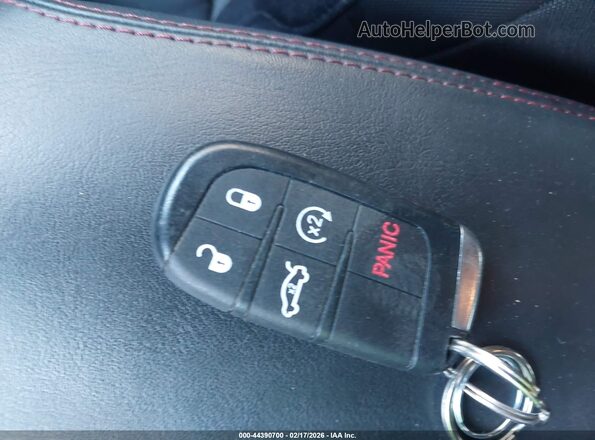 ZACCJBCB3HPE54221 2017 JEEP RENEGADE Серый Вид панели приборов