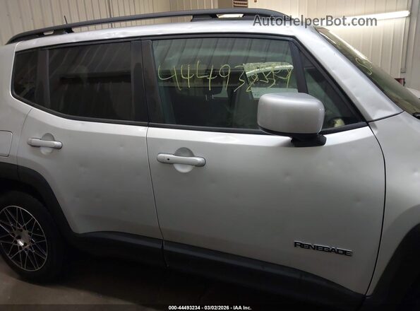 ZACNJABB3LPL05625 2020 JEEP RENEGADE Silver Vista interior trasera