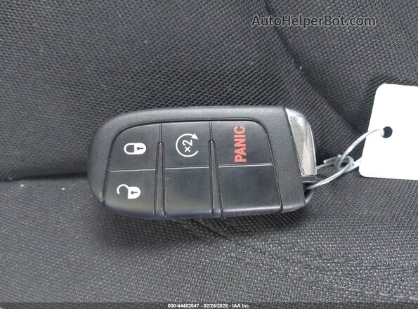 ZACNJDB14NPN69819 2022 JEEP RENEGADE Белый Вид панели приборов