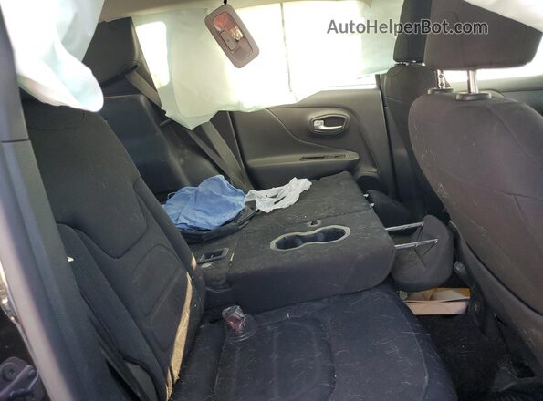 ZACNJDB17NPN78692 2022 JEEP RENEGADE Черный Вид задней части салона