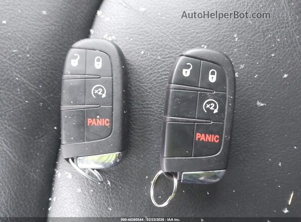 ZACNJDD19MPN31787 2021 JEEP RENEGADE Красный Вид панели приборов