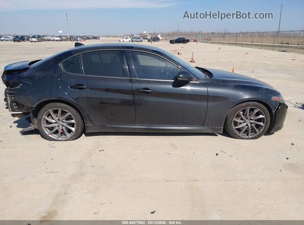 ZARFAMAN3N7655489 2022 ALFA ROMEO GIULIA Черный Вид задней части салона
