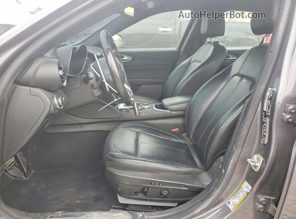 ZARFAMAN5P7670336 2023 ALFA ROMEO GIULIA Silver Widok wnętrza z przodu