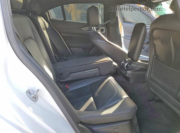 ZARFAMBN4R7679997 2024 ALFA ROMEO GIULIA Белый Вид задних сидений