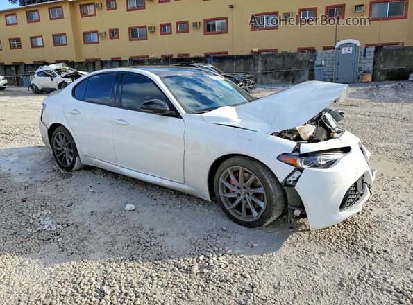 ZARFAMBN4R7679997 2024 ALFA ROMEO GIULIA Белый Передняя правая четверть