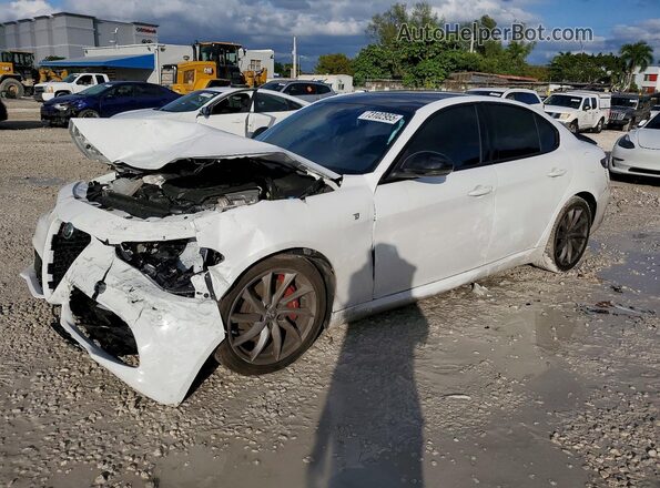 ZARFAMBN4R7679997 2024 ALFA ROMEO GIULIA Белый Передняя левая четверть