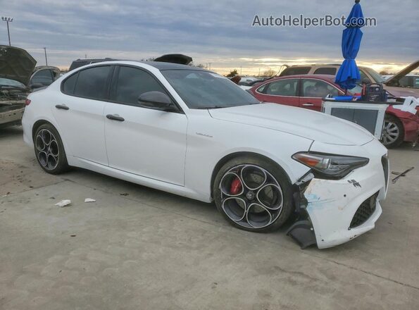 ZARFAMBN5N7665374 2022 ALFA ROMEO GIULIA Белый Передняя правая четверть